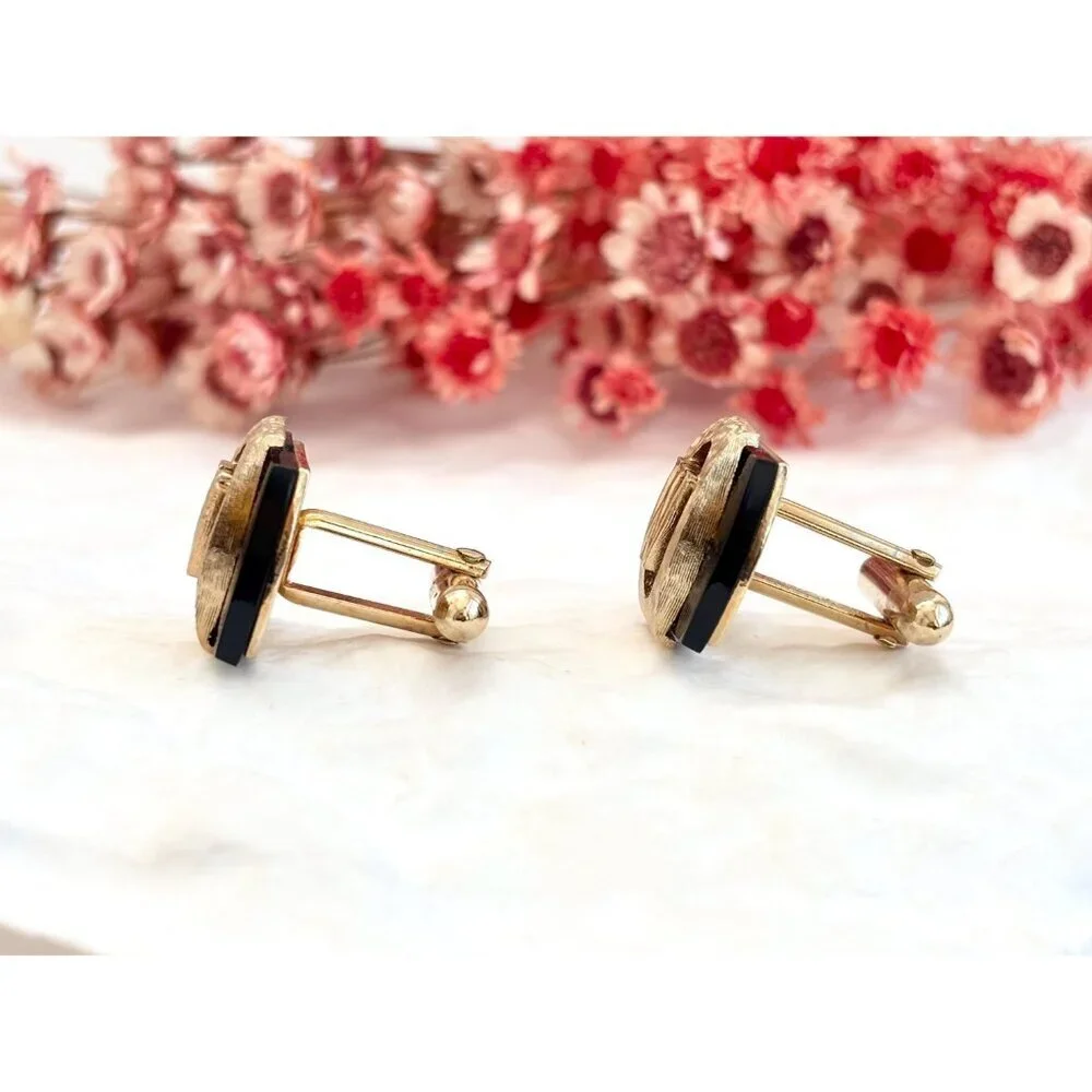 Swank Signed Black & Gold Toned W Emblem 80's Retro Square Vintage Cufflinks
